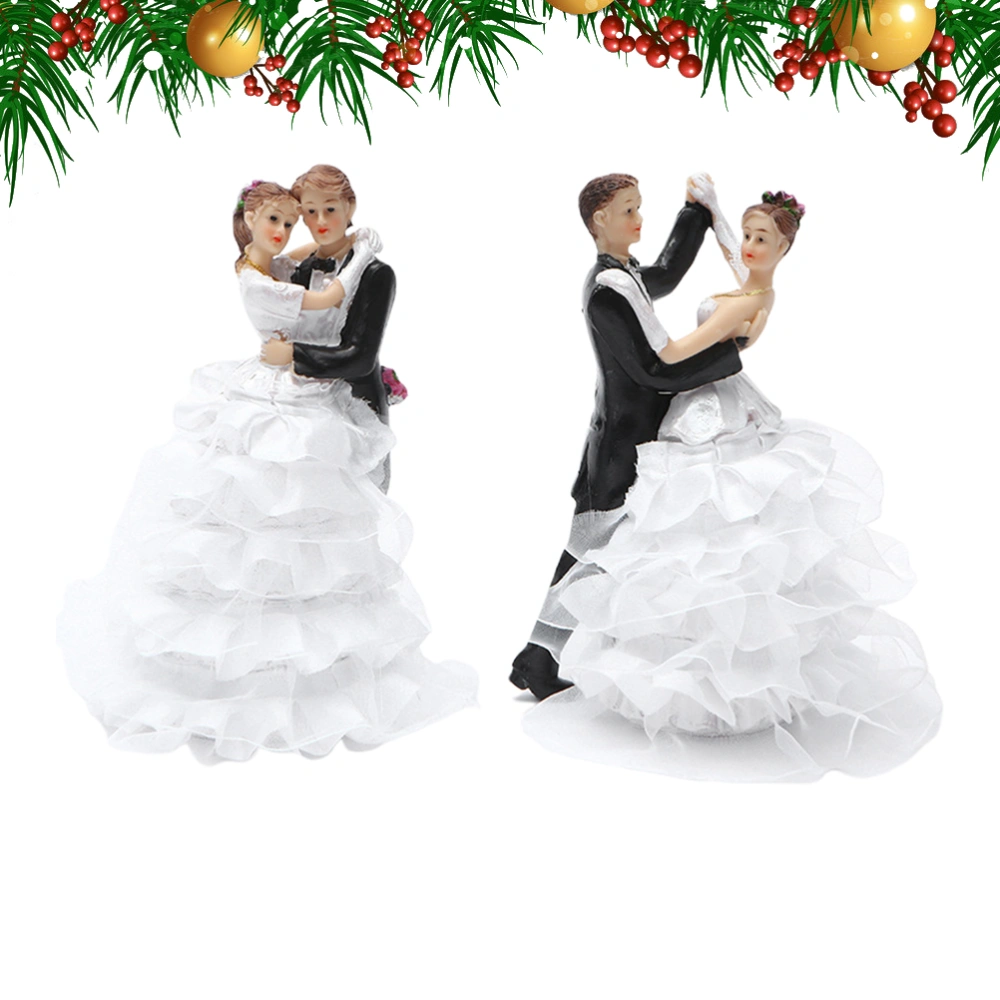 2pcs Resin Bride and Groom Cake Decoration Creative Miniature Landscape Props Cake Ornament for Wedding Party (A and B)