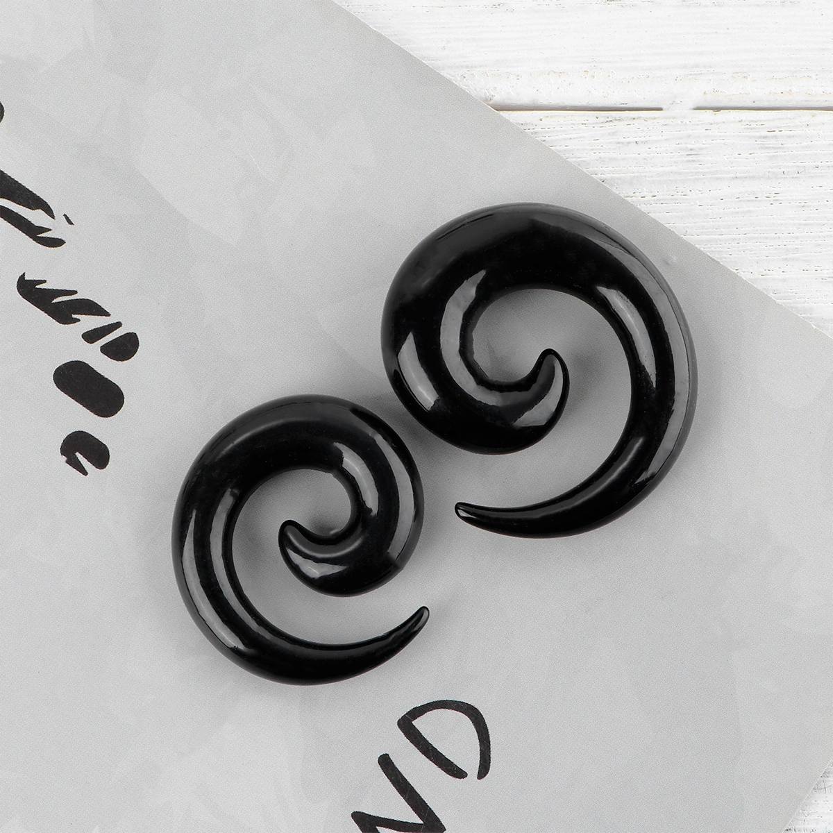 8Pcs Acrylic Ear Expanders Snail Shaped Ear Stretchers Ear Piercing Jewelry Ear Decoration (1.6mm, 2mm, 3mm, 4mm, 5mm, 6mm, 8mm, 10mm)