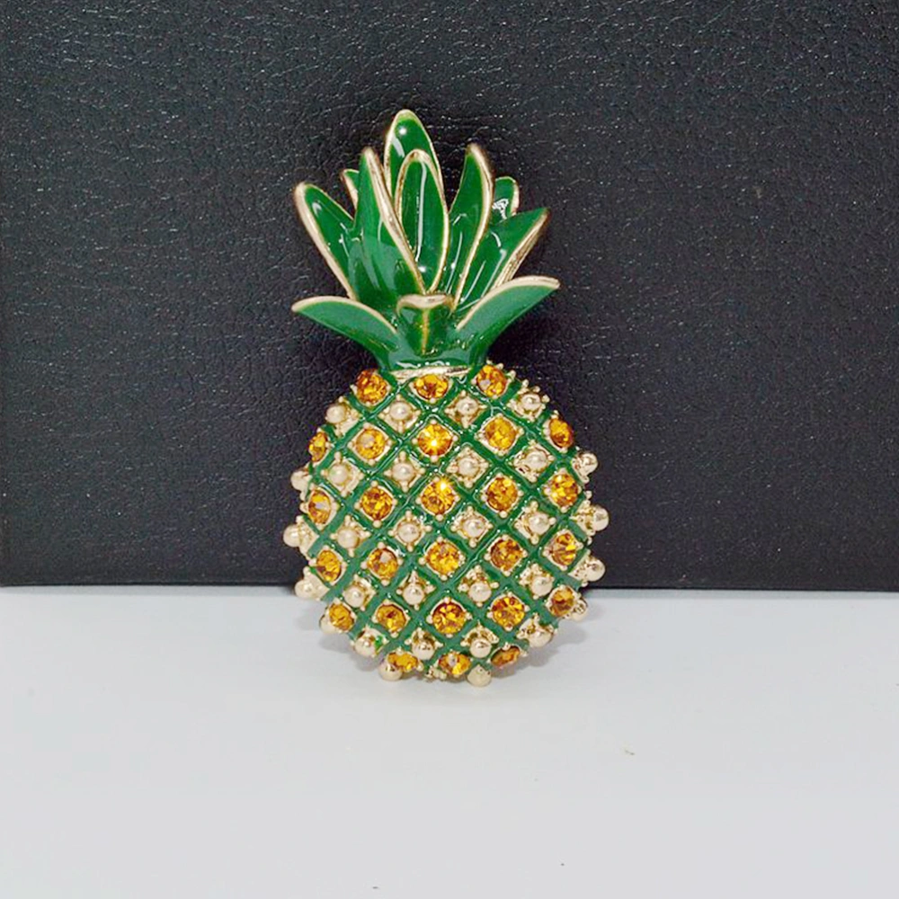 Retro Pineapple Rhinestone Brooch New Style Alloy Personaltiy Cartoon Fruit Boutonniere Women Wedding Bridal Banquet Clothing Decorative