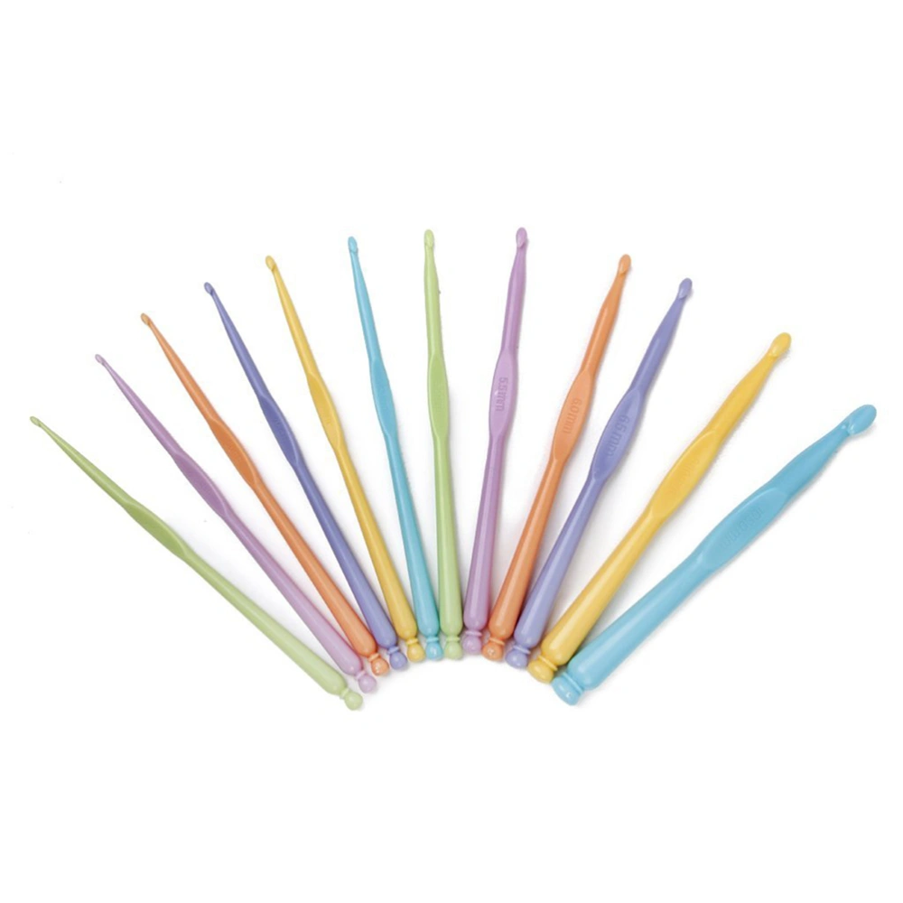 2-10mm 12Pcs Plastic Crochet Hooks Handle Crochet Hooks Knit Needles Weave Craft (Random Color)