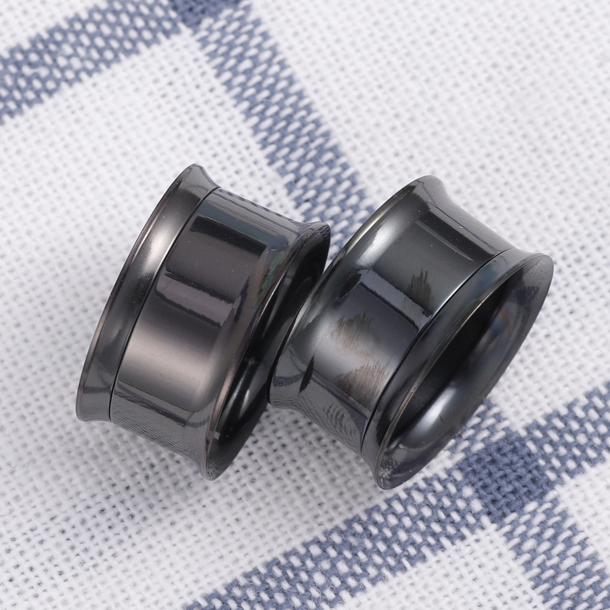 2PCS Stainless Steel Ear Tunnels Plugs Ear Stretchers Expanders Double Flared Flesh Tunnels Ear Piercing Jewelry (Black, 18mm)