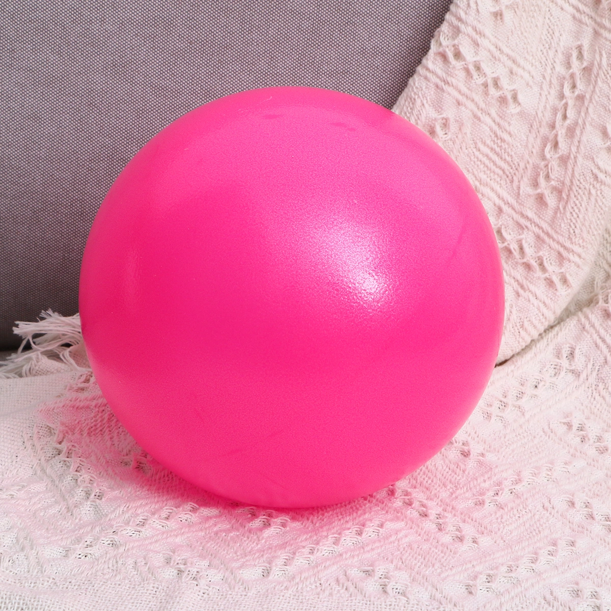 25cm Yoga Ball Physical Fitness Exercise Balance Ball for Women and Men (Pink)