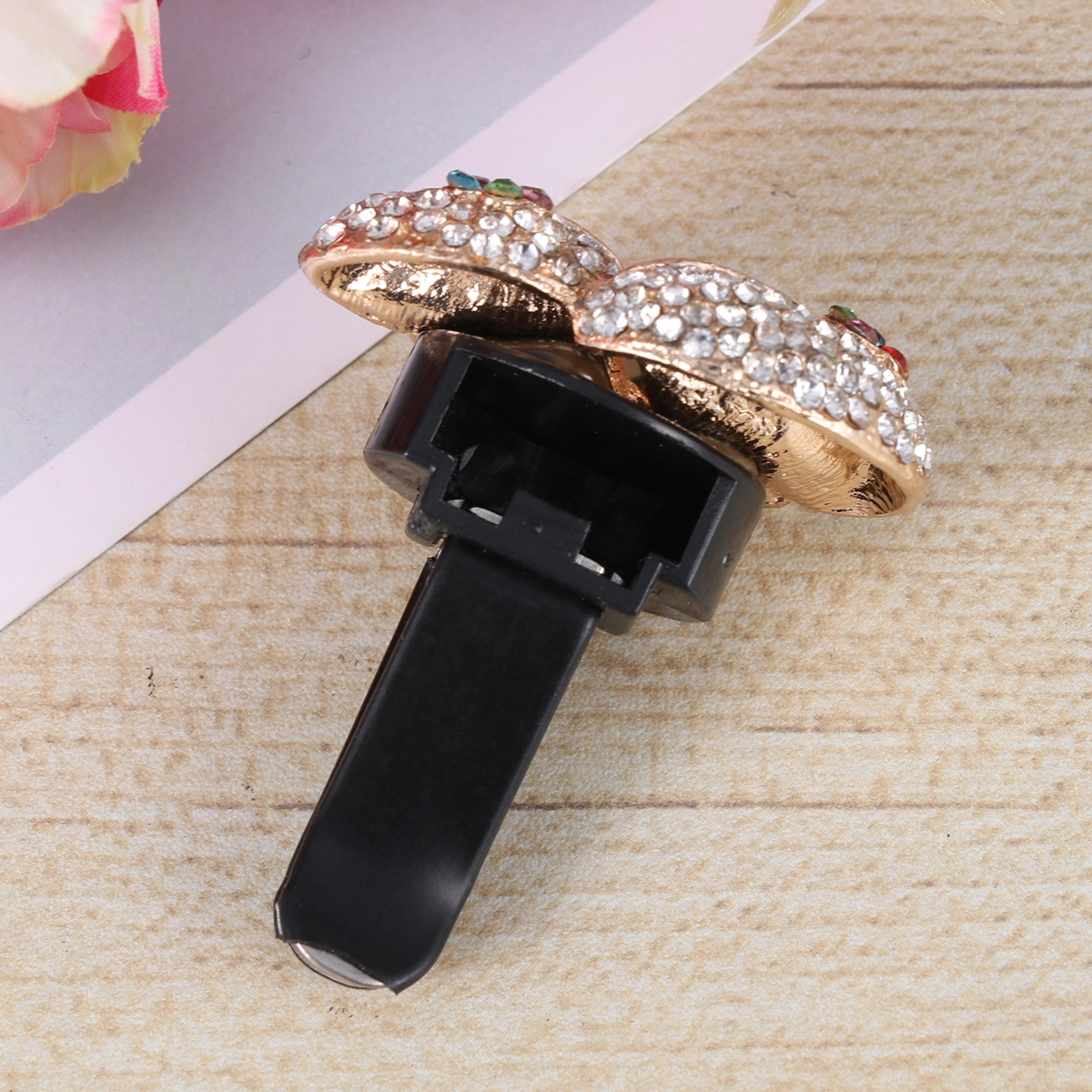 Fashion Rhinestone Mushroom Perfume Clip Sparkling Aromatherapy Diffuser Solid Perfume Vent Clip Charms Inner Dashboard Bling Decoration Gift with Random Cotton Pad for Auto Vehicle Car