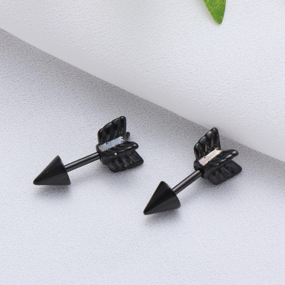 Fashion Jewelry Trendy Style Arrow Earrings for Women Party Gifts Unique Stud Earrings 6mm (Black)