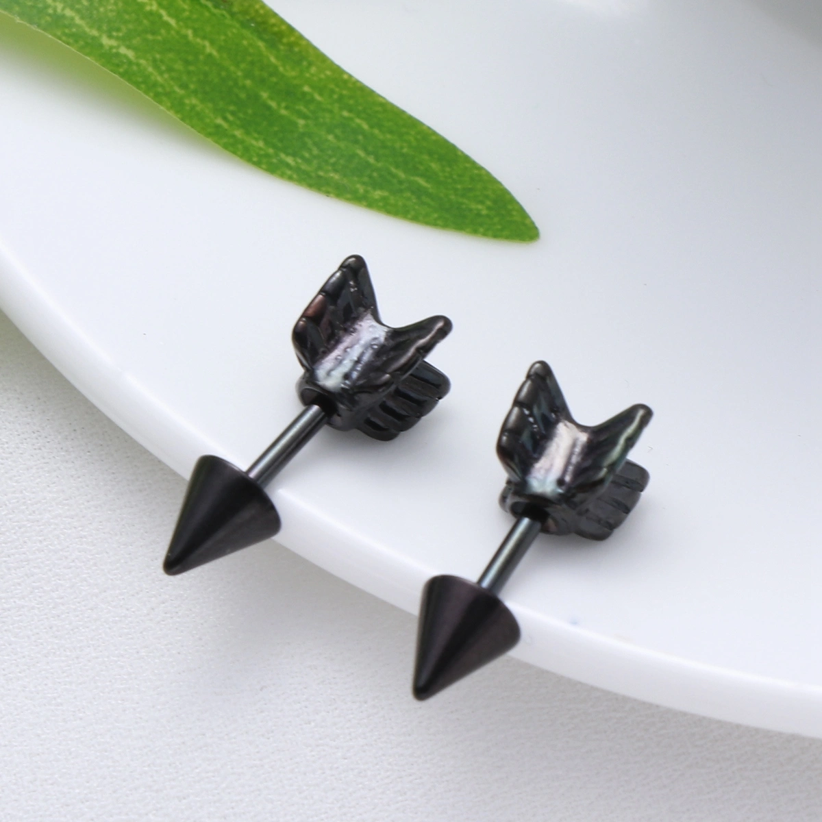 Fashion Jewelry Trendy Style Arrow Earrings for Women Party Gifts Unique Stud Earrings 6mm (Black)
