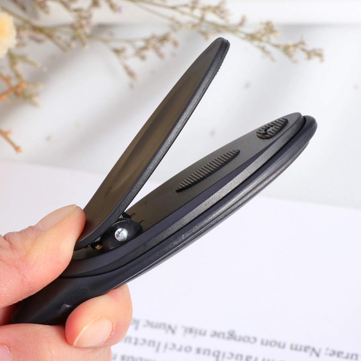 Stylish Flexible Portable Travel Book Reading Light Lamp Mini LED Clip Booklight (Black)