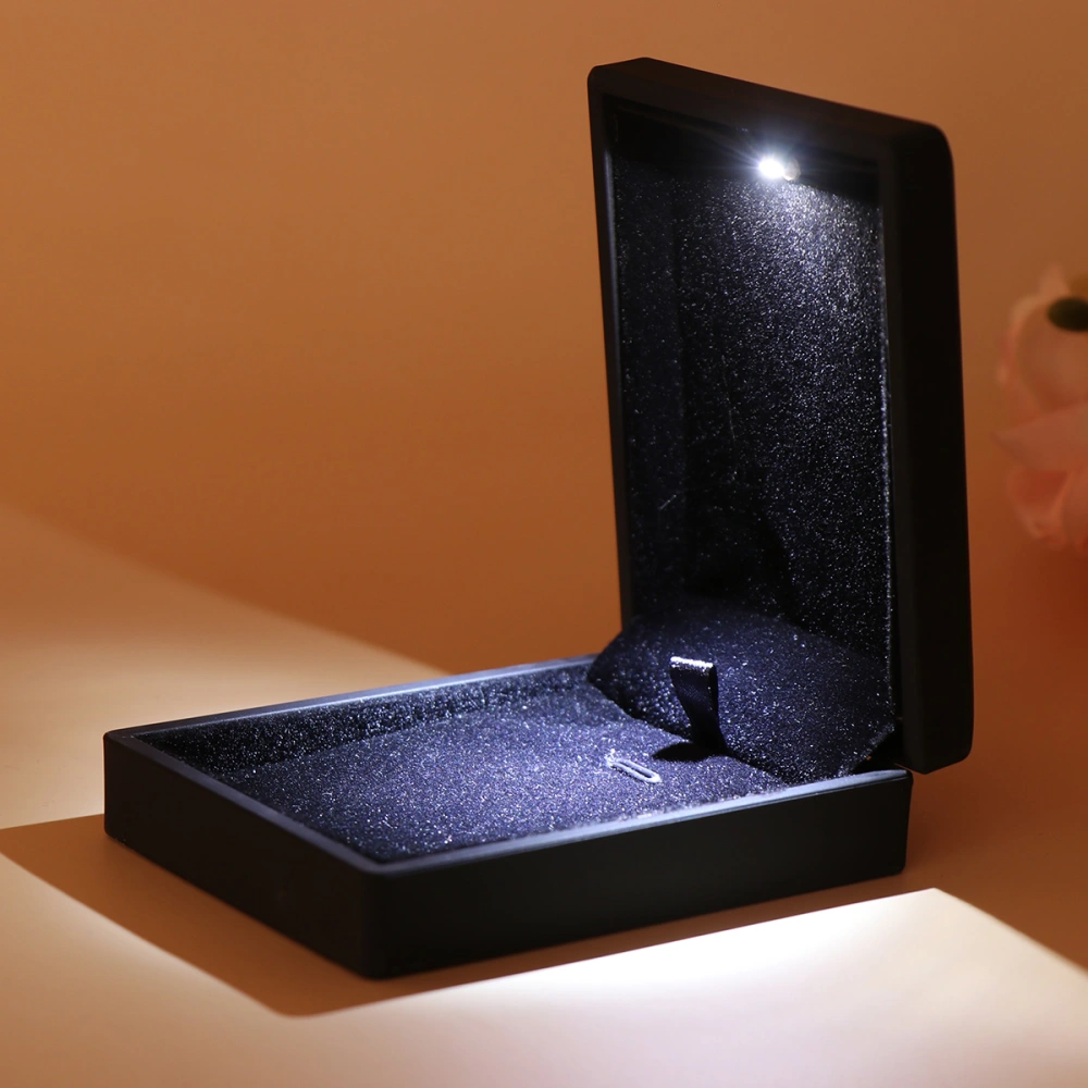 Creative LED Lighted Jewelry Gift Box Lighting Necklace Box Holder Pendant Case Exquisite Gift Container (Black 7x9x3.2cm)