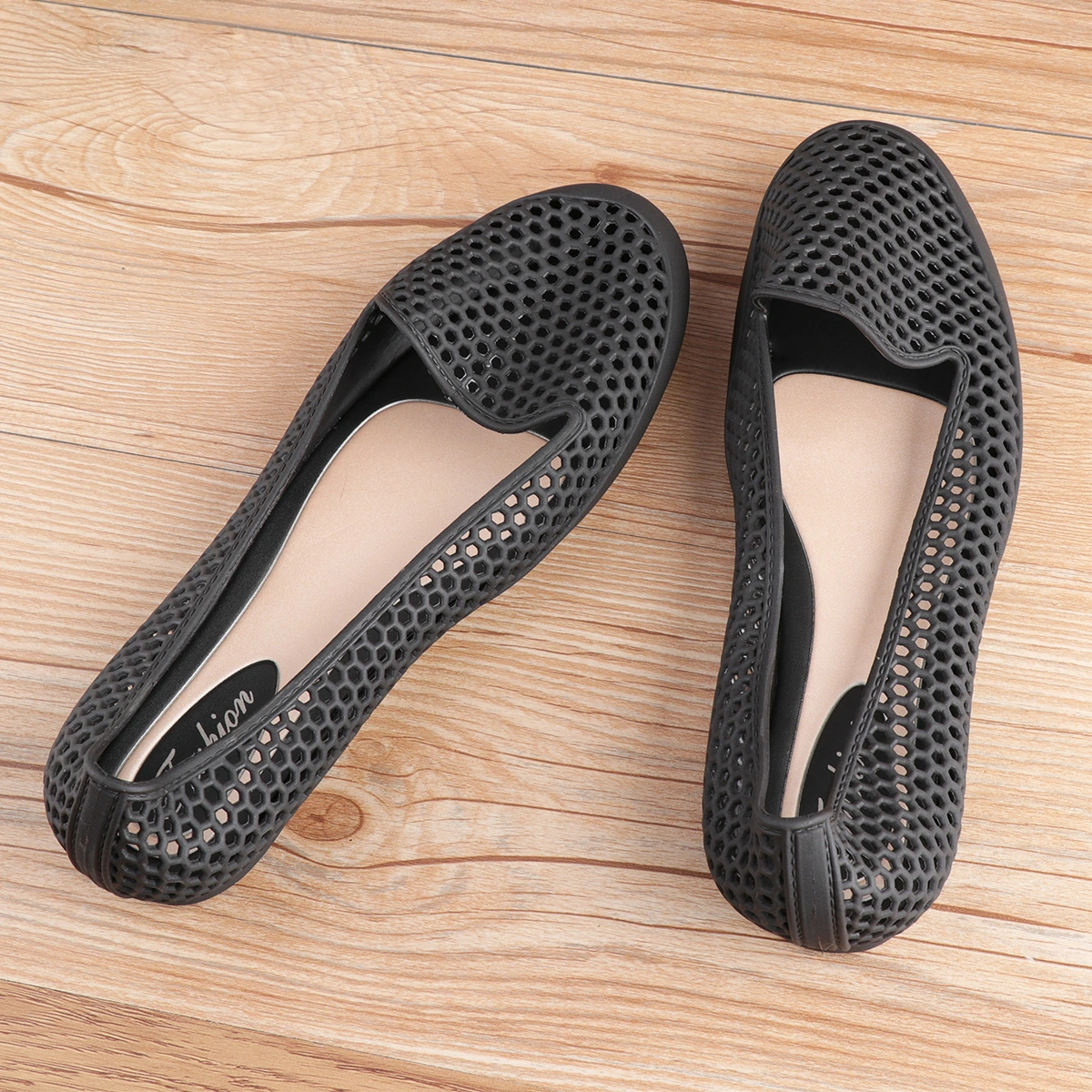 Beach Shoes Breathable Cool Durable Simple Hollow Plastic Shallow Flat Leisure Shoes for Outdoor (Black, 36 Yard)