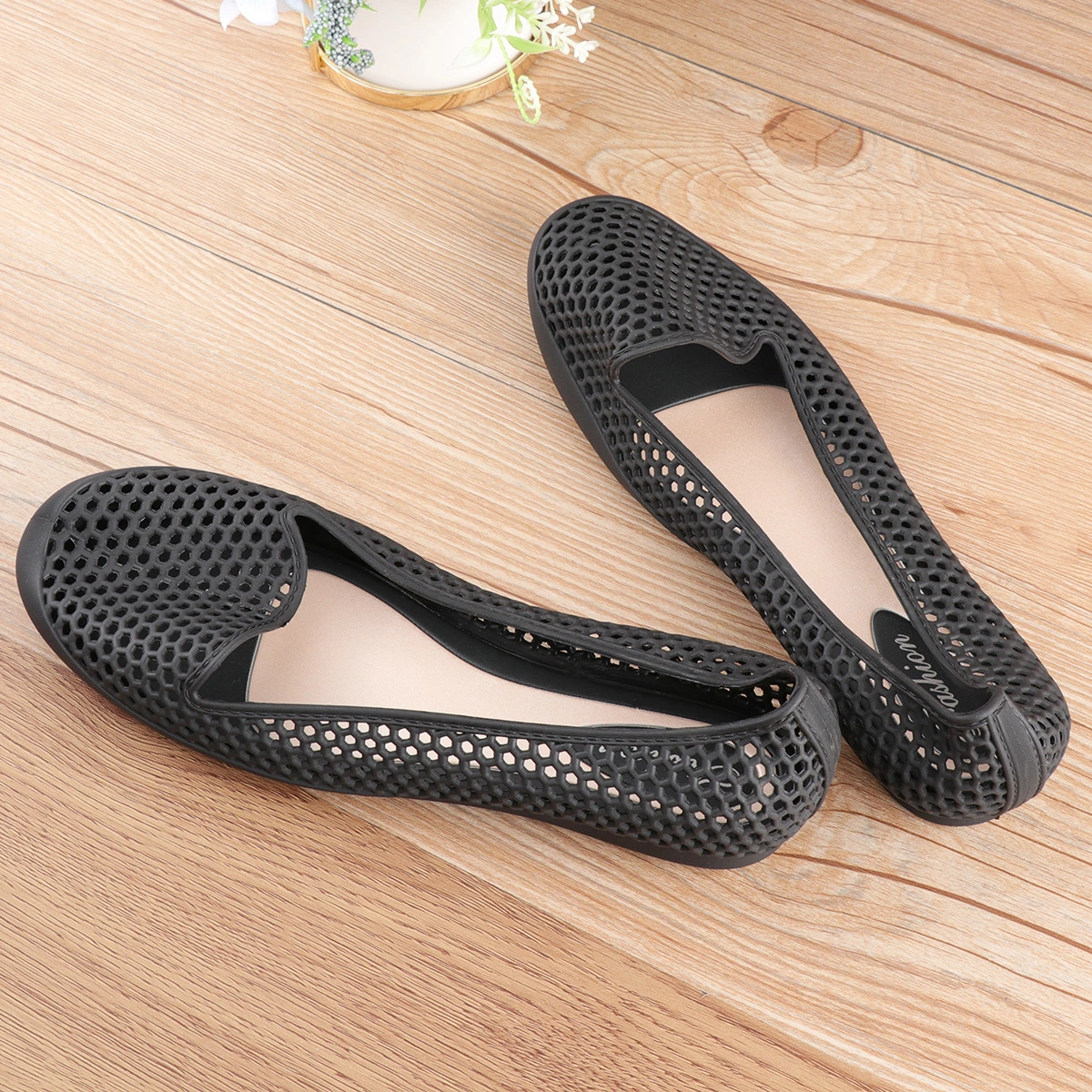 Beach Shoes Breathable Cool Durable Simple Hollow Plastic Shallow Flat Leisure Shoes for Outdoor (Black, 36 Yard)