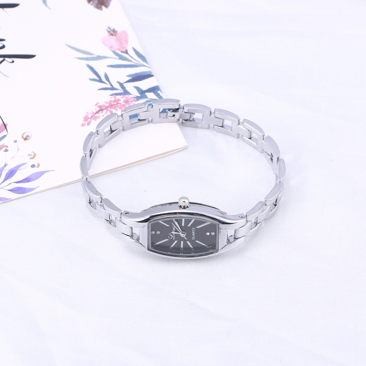 Noble Simple Watch Elegant Woman Quartz Wristwatch Personalized Watch (Silver Black-Faced)