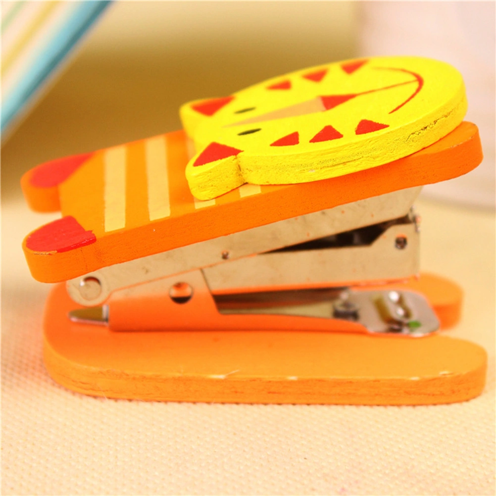 2pcs Mini Wooden Desktop Stapler Painting Cartoon Stapler for Office School Home Gift for Friends and Children( Mixed Pattern)