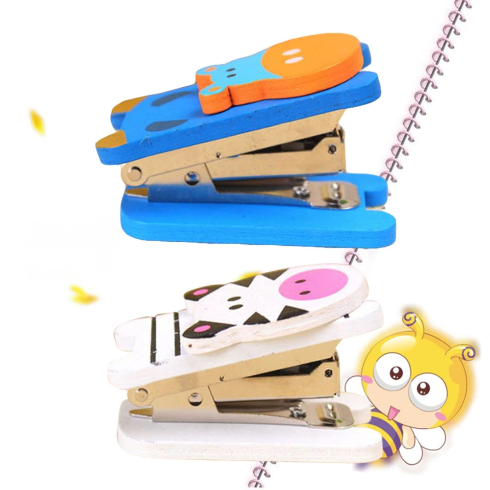 2pcs Mini Wooden Desktop Stapler Painting Cartoon Stapler for Office School Home Gift for Friends and Children( Mixed Pattern)