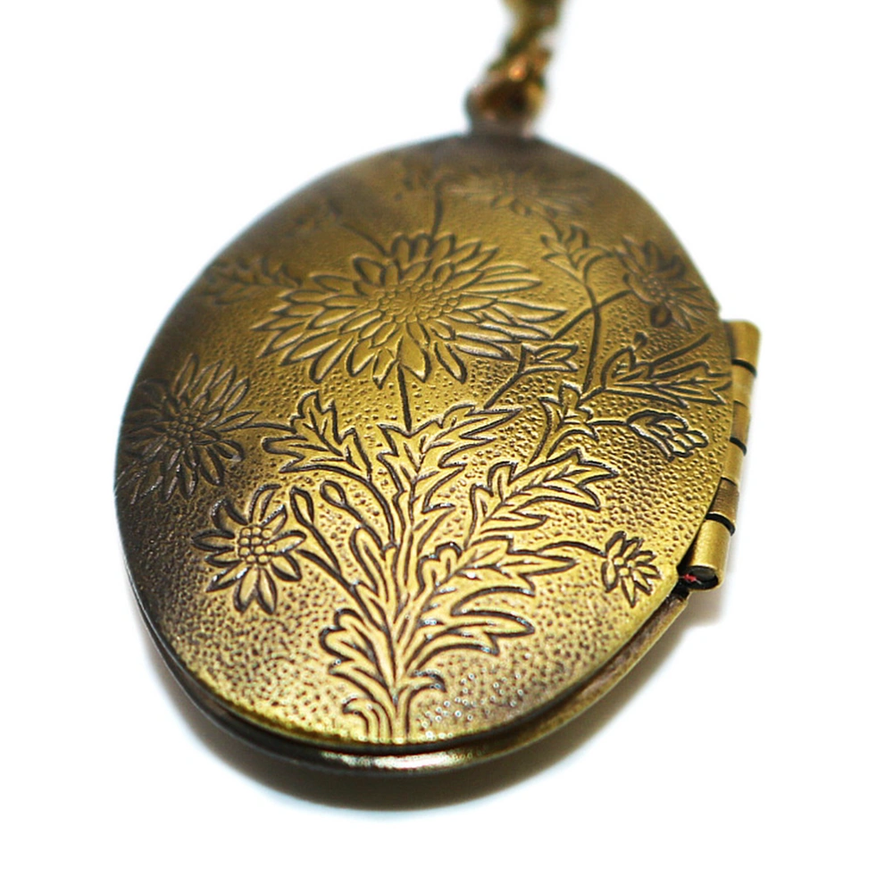 Oval Flowers Carve Necklace Photo Case Pendant Necklace Jewelry Souvenir Gift Ornaments without Photo Frame