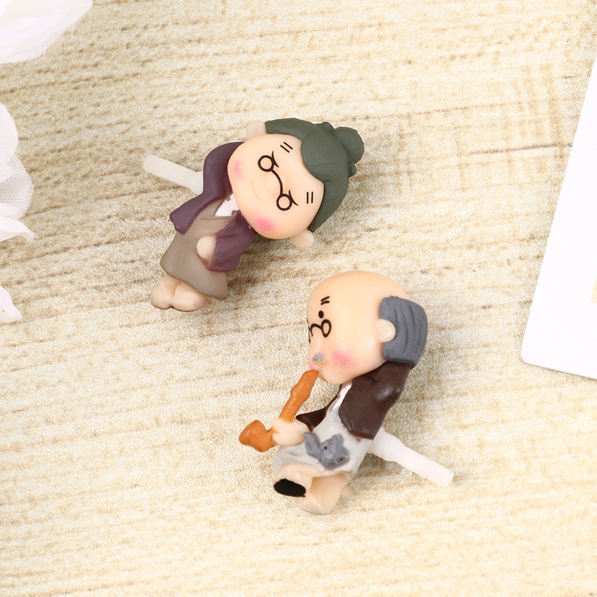 2pcs 3.5mm Anti Dust Plug Universal Lovely Dust Stopper Headphone Dust Plug Cell Phone Dustproof Stopper (Granny and Smoking Old Man)