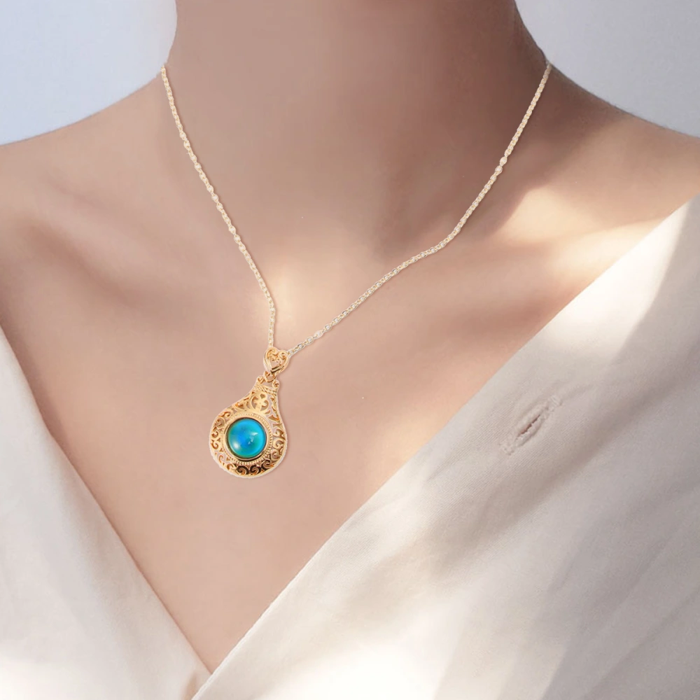 Temperature Sense Neck Pendant Hollow-Out Women Necklace Fashion Neck Chain Golden