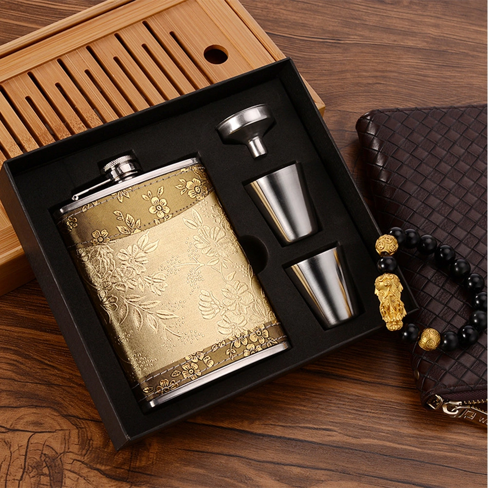 Stainless Steel Portable Flask Retro Pattern Wine Whiskey Bottle for Men and Women (Golden)