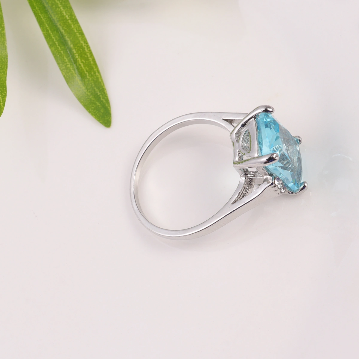 Women Luxury Topaz Ring Light Blue Stone Finger Ring Jewelry for Engagement Wedding (Size 8)