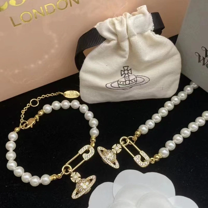 VIVIENNE WESTWOOD Pin Saturn Pearl Bracelet Female