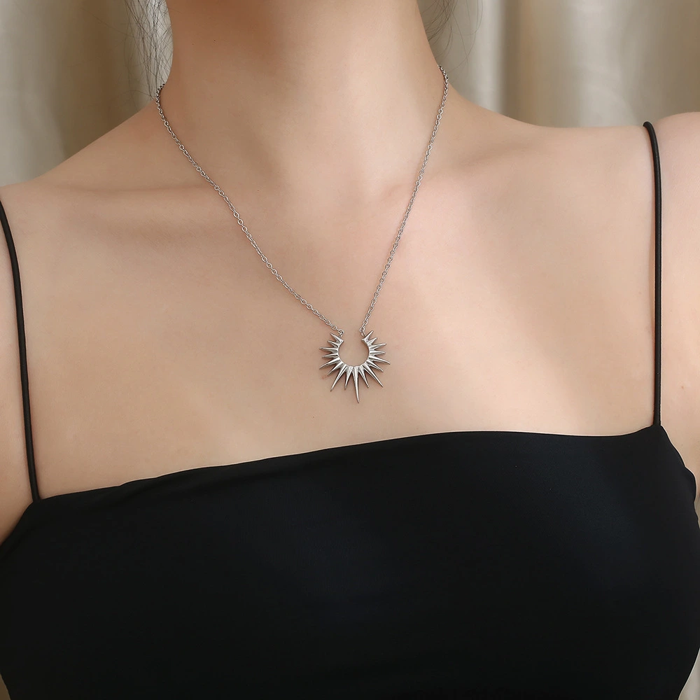 Niche design with advanced feel sun collarbone chain