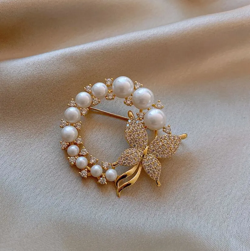 New Pearl and Rhinestone Circle Brooches for Women Baroque Trendy Elegant Butterfly Brooch Pins Party Wedding Gifts