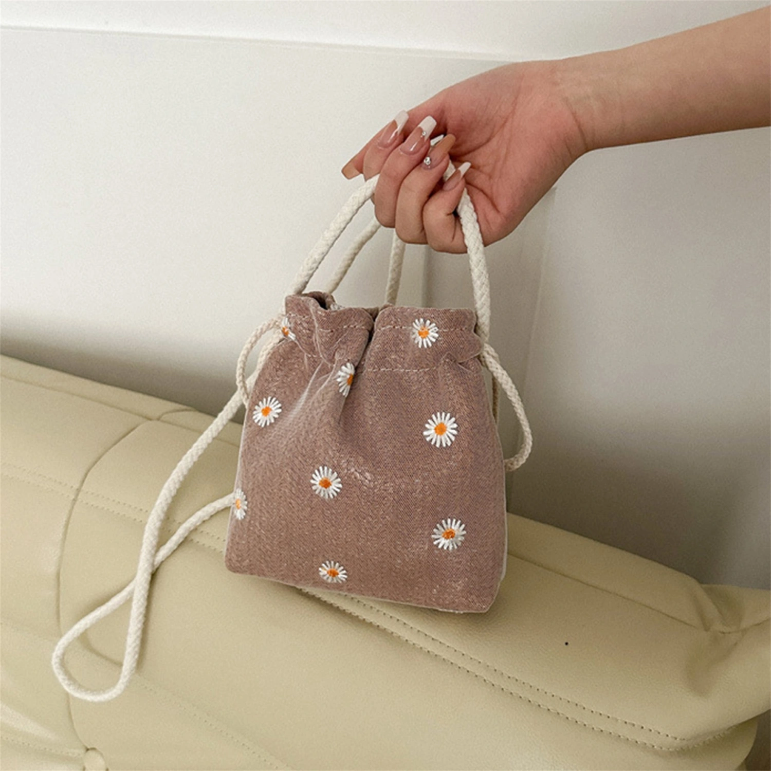 Women Straw Woven Shoulder Bag Drawstring Flower Crossbody Bag
