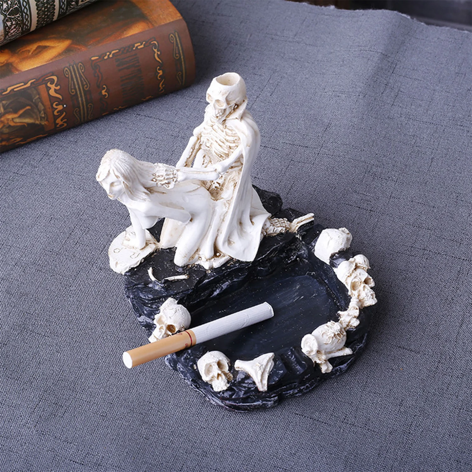 Creative Ashtray, Halloween Decorative Skeleton Shaped Tobacco Jars