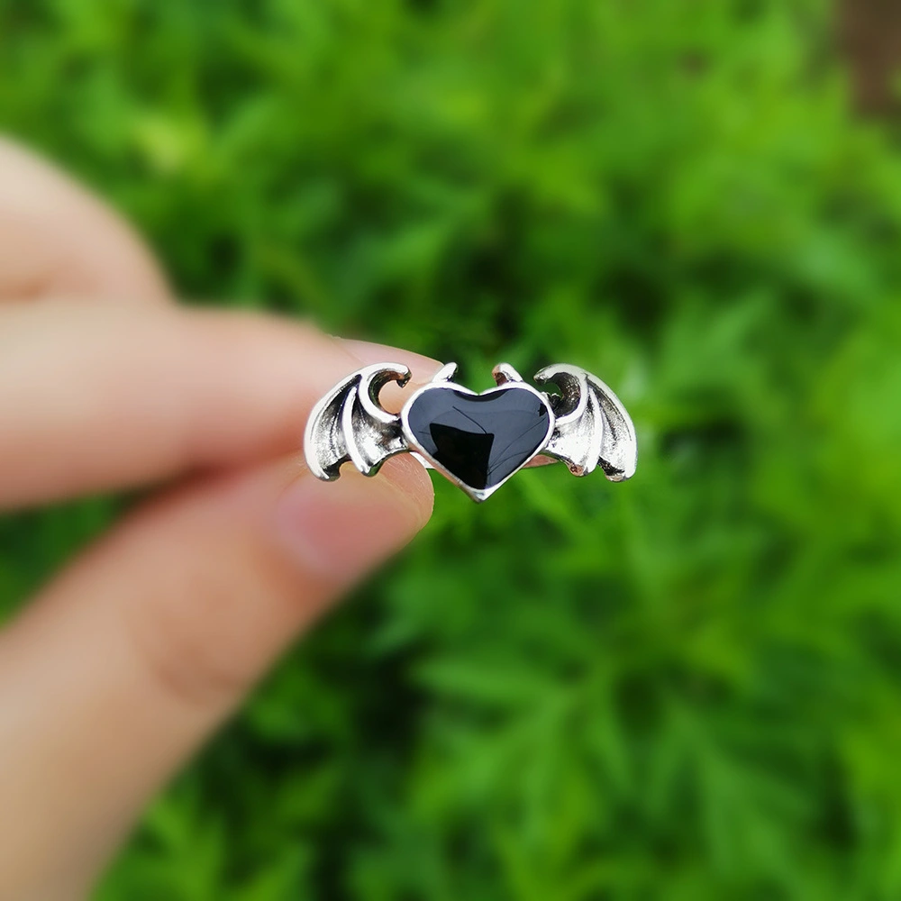 Vintage Heart Finger Ring, Female Adult Metal Alloy Punk Jewelry