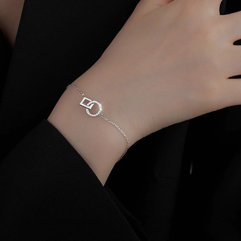 Women Simple Style Necklace/ Bracelet, Silver Interlocking Neck Chain