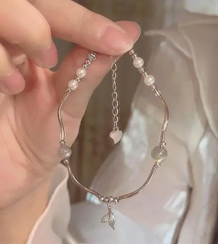 Women Simple Bracelet Dainty Pearl Bead Bracelet with Mermaid Tail