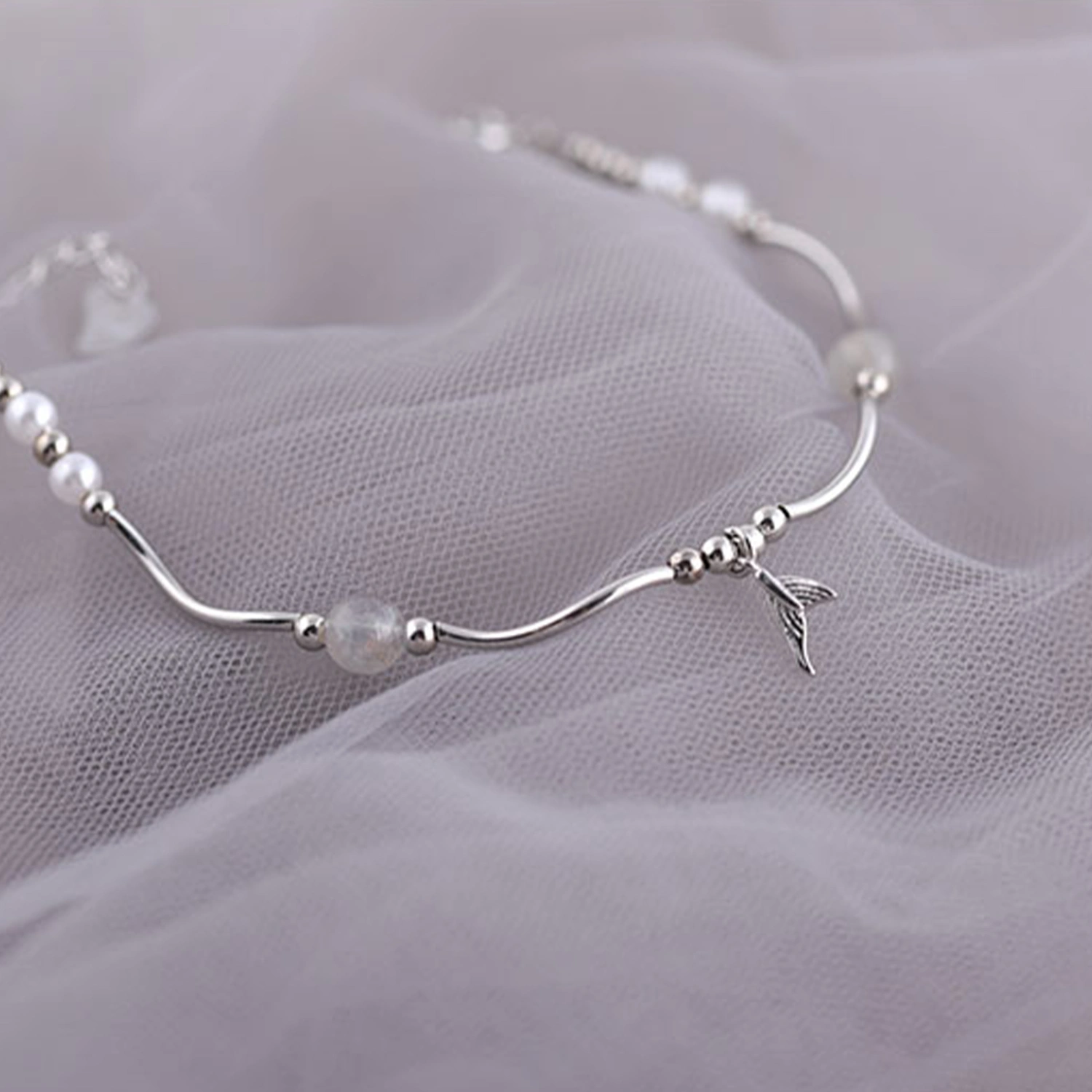 Women Simple Bracelet Dainty Pearl Bead Bracelet with Mermaid Tail