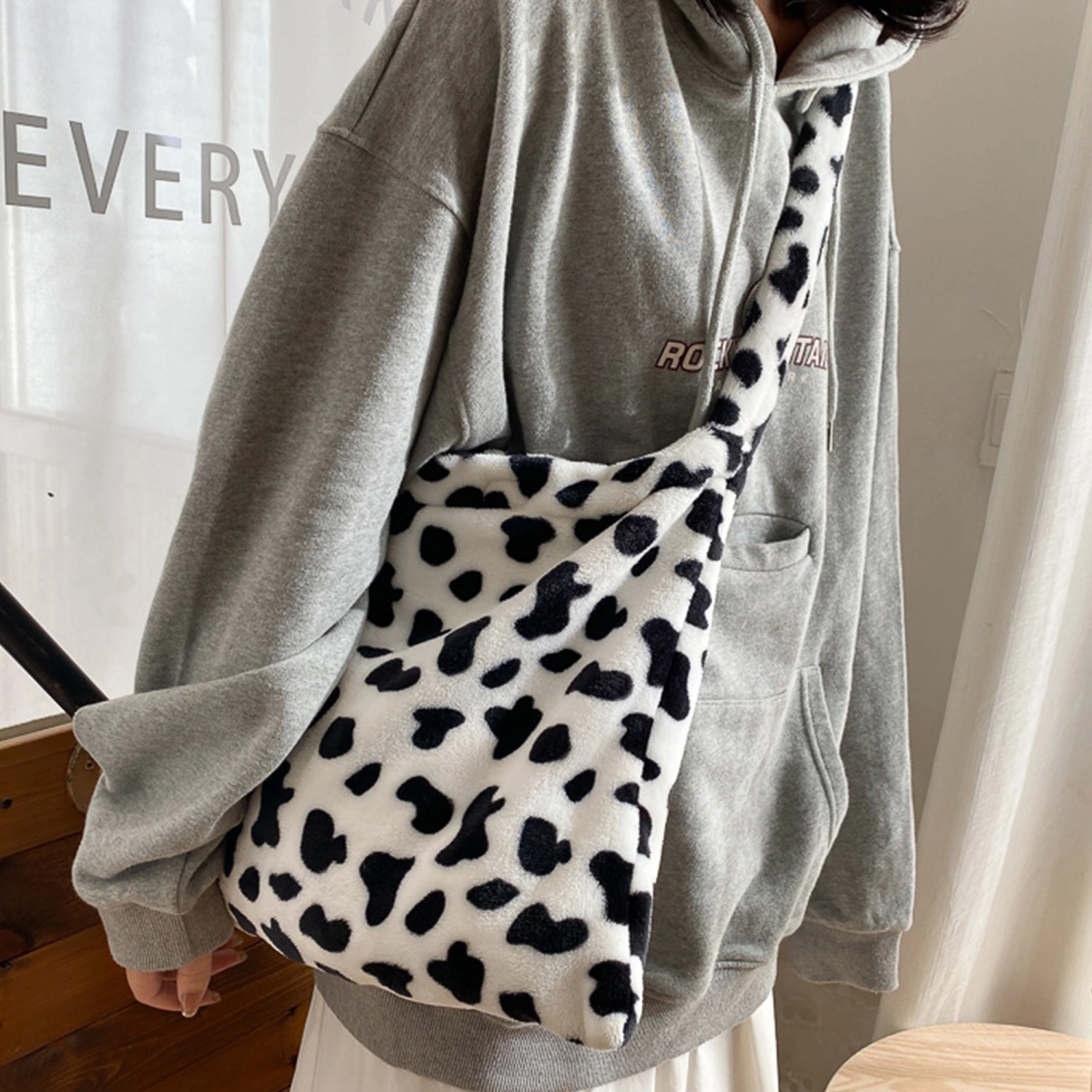 Women Girls Plush Crossbody Purse, Cute Cow Print Shoulder Bag
