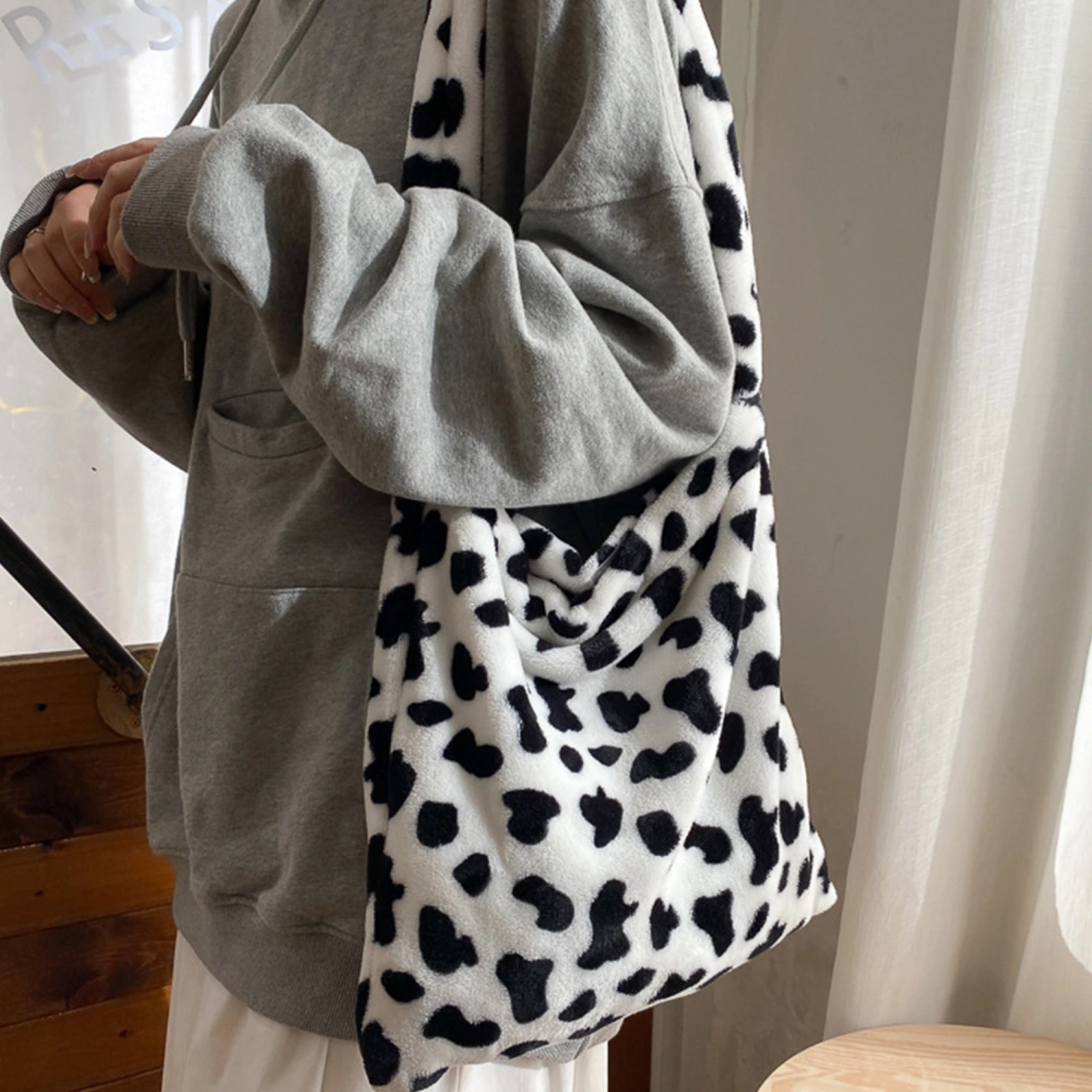 Women Girls Plush Crossbody Purse, Cute Cow Print Shoulder Bag