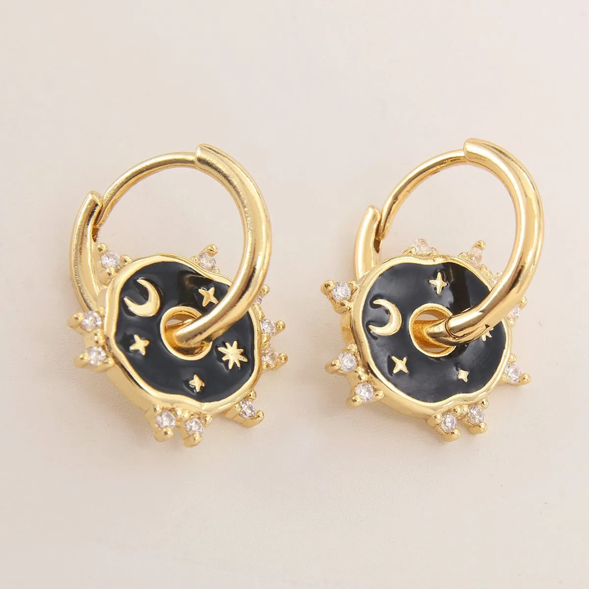 Moon XINGX Vintage Openable Earrings