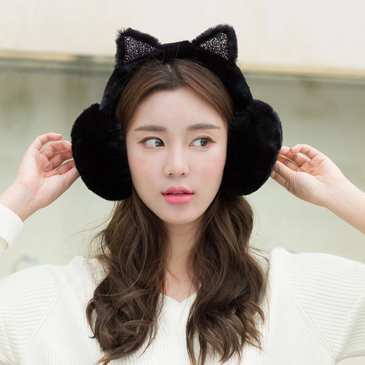 1PC Cold-proof Plush Earmuffs Cartoon Cat Ear Earmuffs Lovely Winter Ear Warmer Warm Folding Ear Muffs for Girls Wearing Black