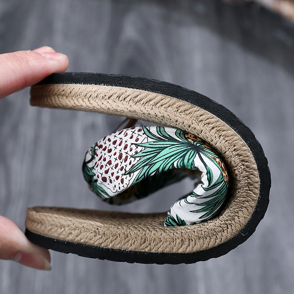 1 Pair Women's Slippers Wedges Imitation Straw Flat Floral Casual Travel Simple Beach Shoes Bohemian Outgoing Sandals Slippers Size 38 (Random Pattern)
