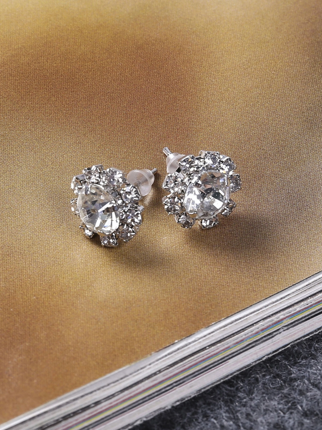 Women/Girl's Shiny Rhinestone Flower Earrings with Jewelry Box