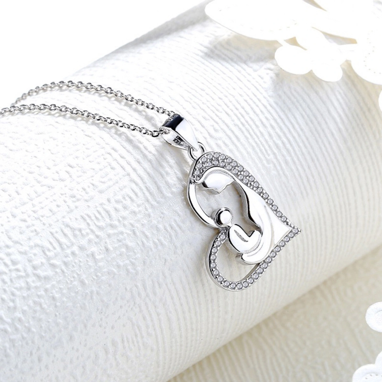 Women Necklace, Heart Zircon Pendant Clavicle Chain for Mother’s Day