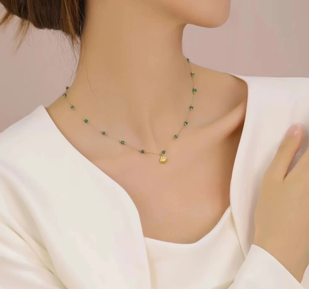 Green Crystal Shell Necklace Female New Light Luxury Niche Fashion Elegant Delicate Collarbone Chain Retro Temperament Necklace