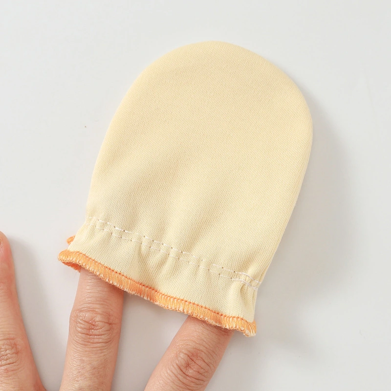 Baby Gloves With Solid Color Edge