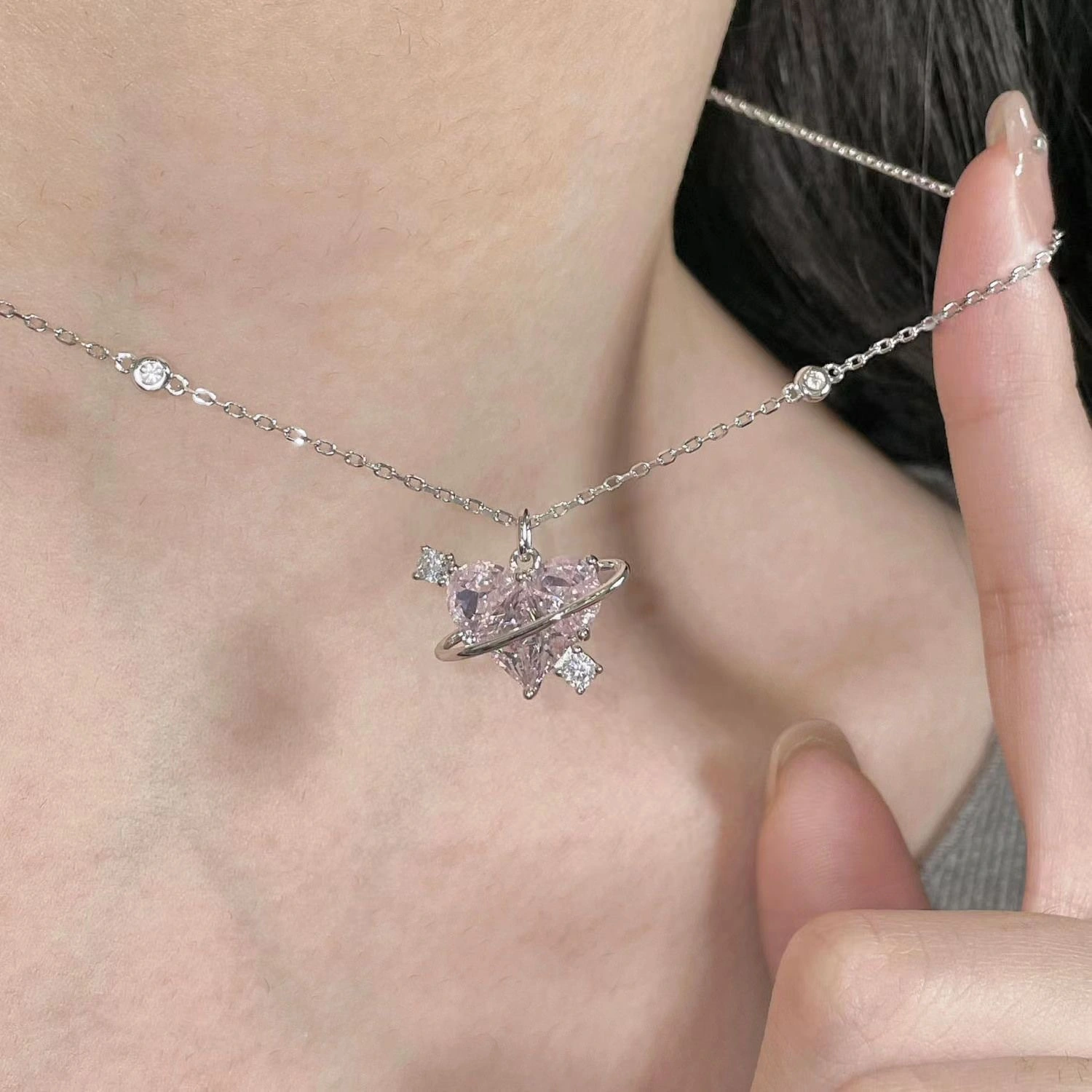Women Heart Necklace, Elegant Shiny Planet Necklace Jewelry Gift
