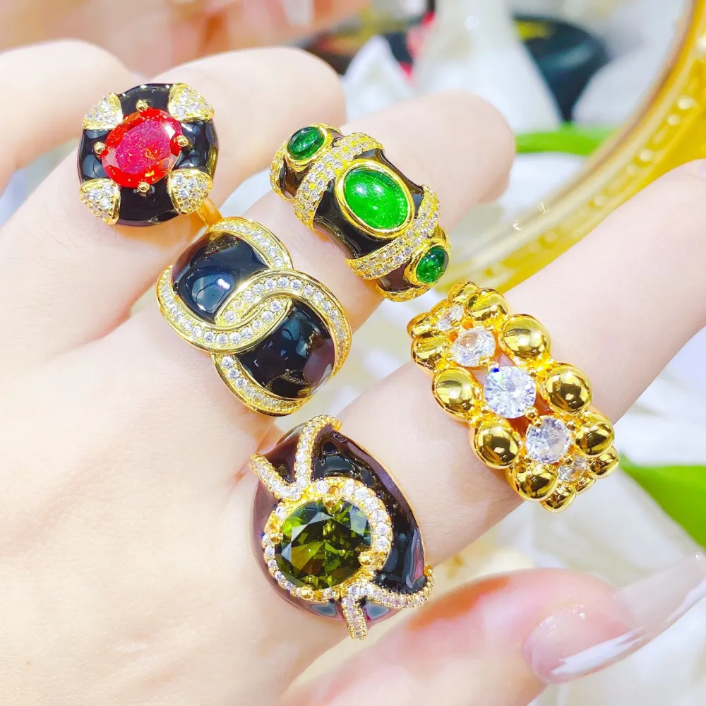 Vintage Enamel Rhinestone  High-grade Agate Olivine Temperament Hong Kong Style Emerald Ring For Women