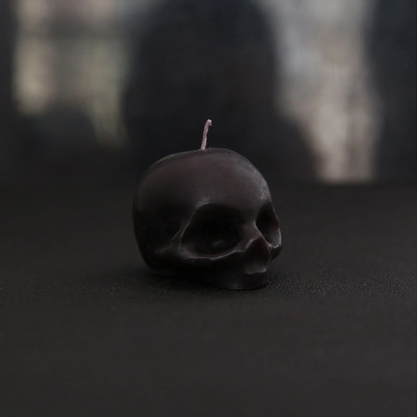Handmade Skull Candle Black Novelty Candle for Home Decor and Halloween Decoration