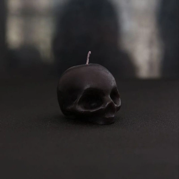 Hand-madecandle from the skull Black candle for home decor and decoration for Halloween（Orange）