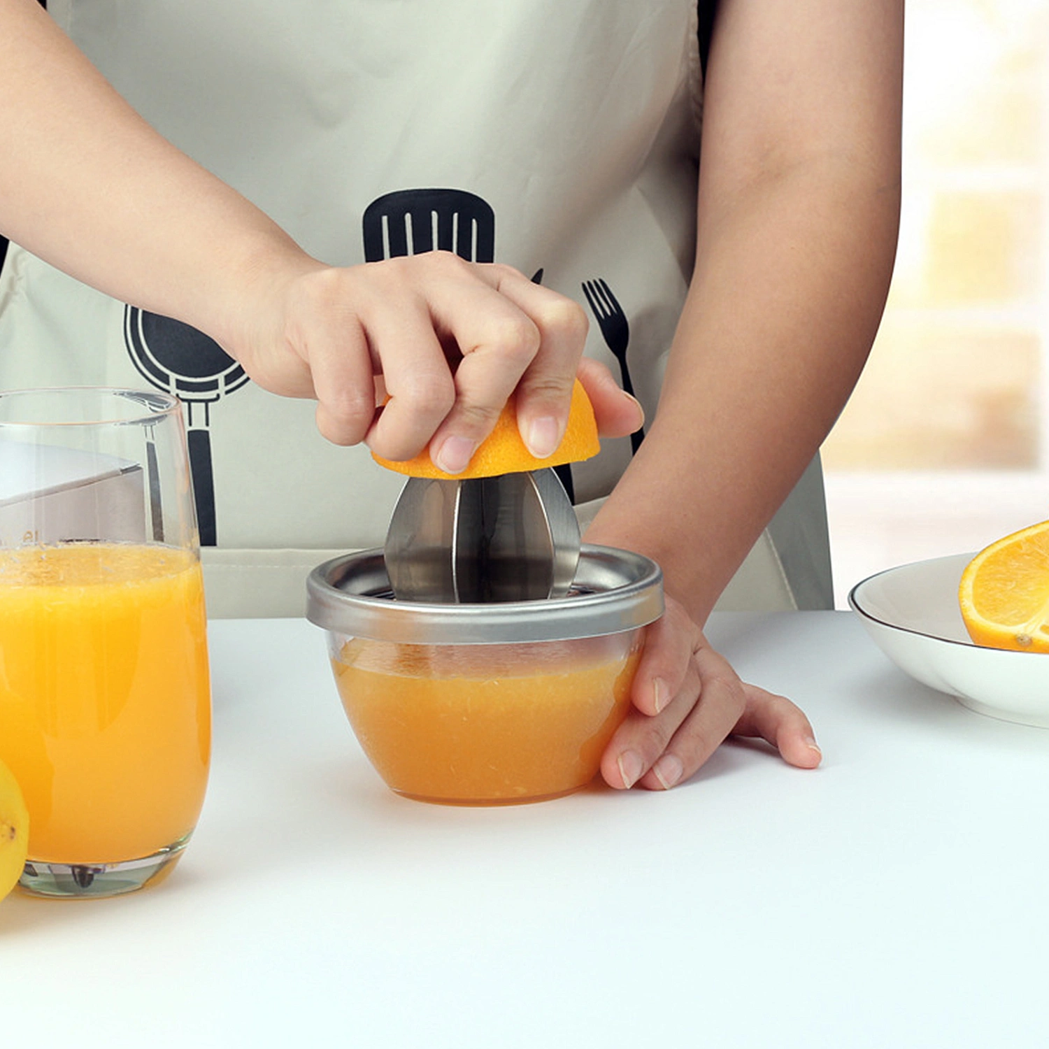 1pc Manual Juice Maker Multipurpose Lemon Juicer Portable Squeezer Kitchen Tool