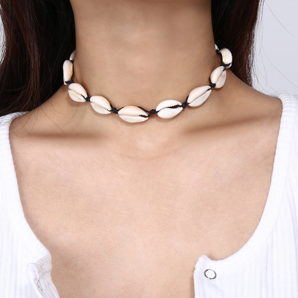 2 Pcs Hawaiian Style Natural Shell Necklace Handmade Rope Pearl Shell Short Clavicle Choker Personality Fashion Female Necklace (45x1.9cm)