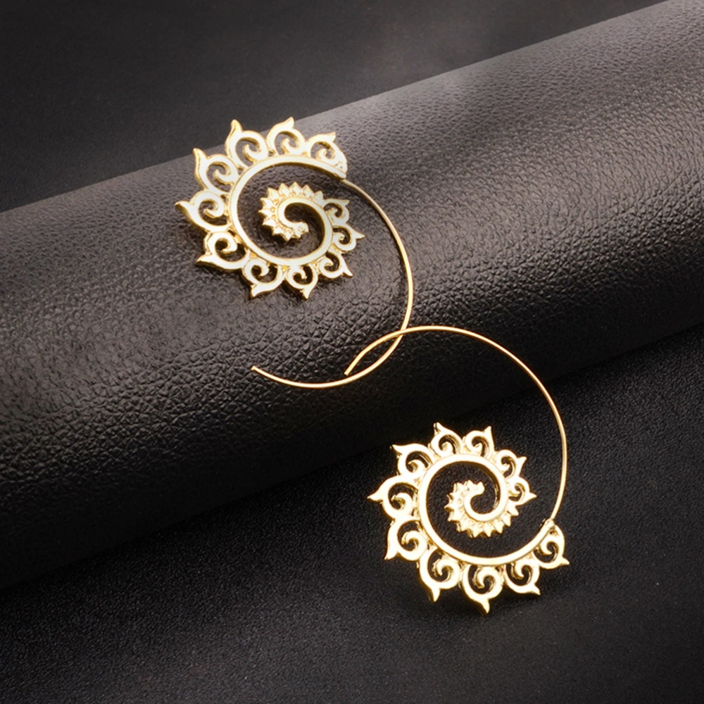 1 Pair Women Stylish Earrings Round Shaped Ear Decor Classic Earbob for Girls Ladies (Gold)