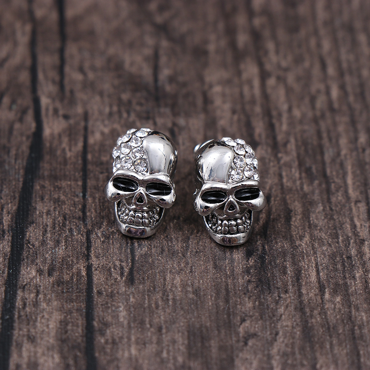 1 Pair Vintage Skull Dangler Rhinestone Earrings Halloween Alloy Earrings Halloween Skeleton Head Jewelry Decor for Women Lady(Silver)
