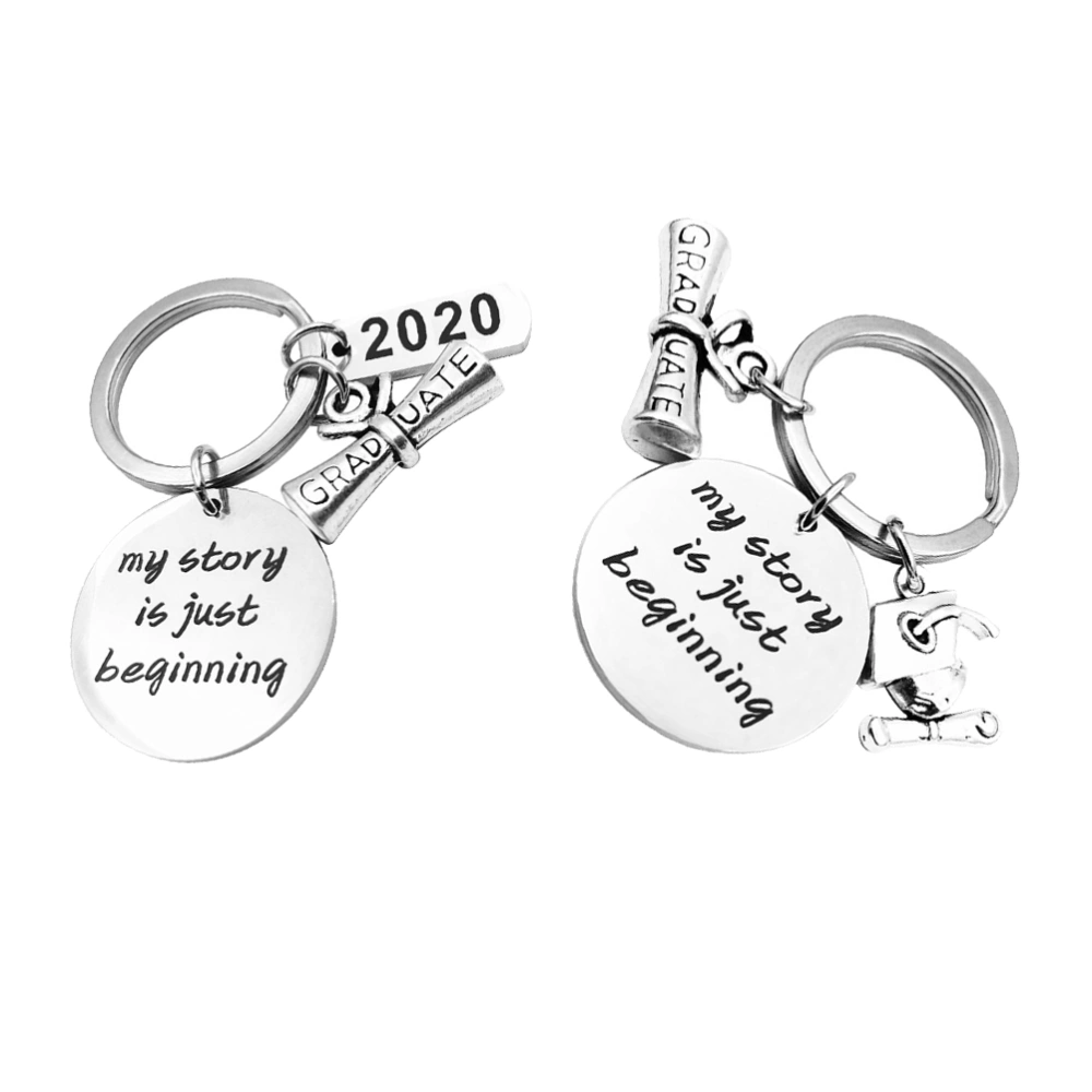 2pcs Graduation Hat Gift Keychains Letter Printing Key Holder 2020 Pendant Stainless Steel Key Rings Craft Ornaments Graduation Gift(1pc 2020 and 1pc Graduation Hat Pattern)