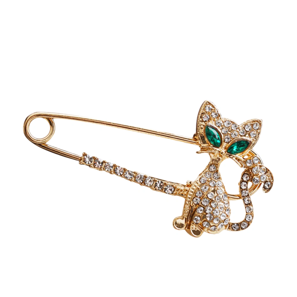 1Pc Cat Brooch Creative Cat Playing Ball Breastpin Cartoon Cat Playing Ball Badge Decor(Golden)