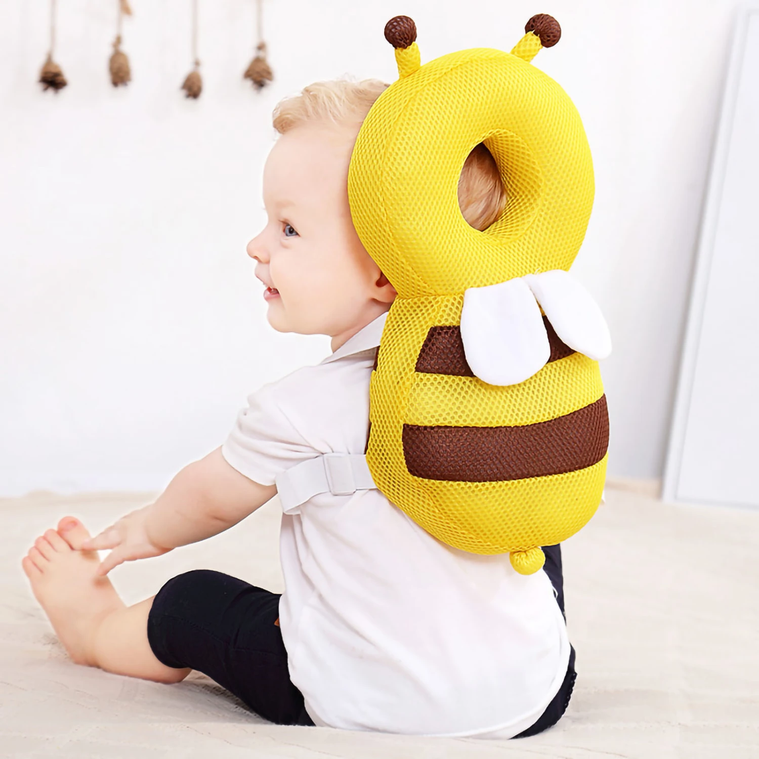 Baby Head Protector Adjustable Breathable Cute Bee Shape Toddler Head Protection Cushion with Chest Strap Yellow Breathable Cloth Free Size